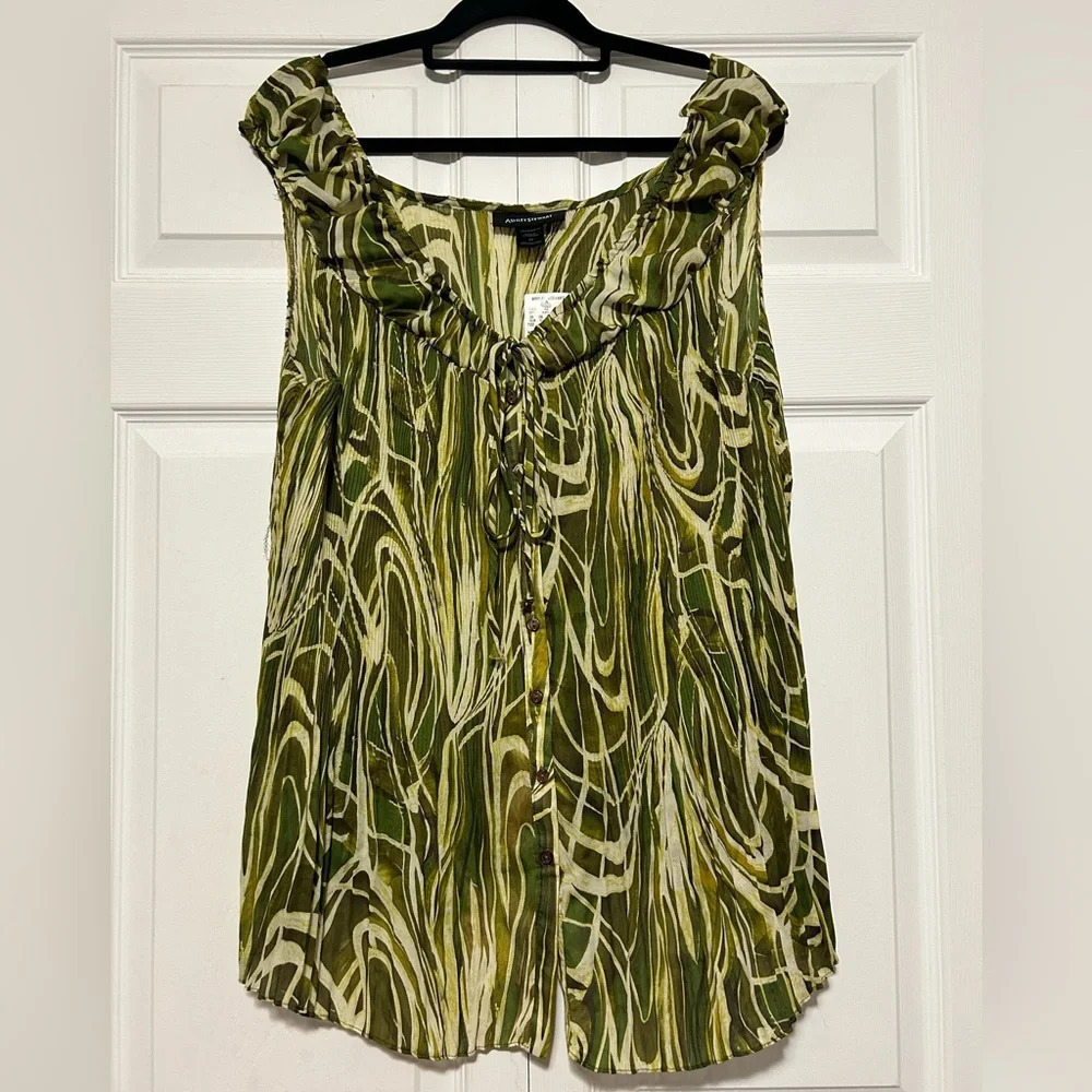 Ashley Stewart Women’s Pleated Sleeveless Button Up Blouse Camo Swirl Size 24